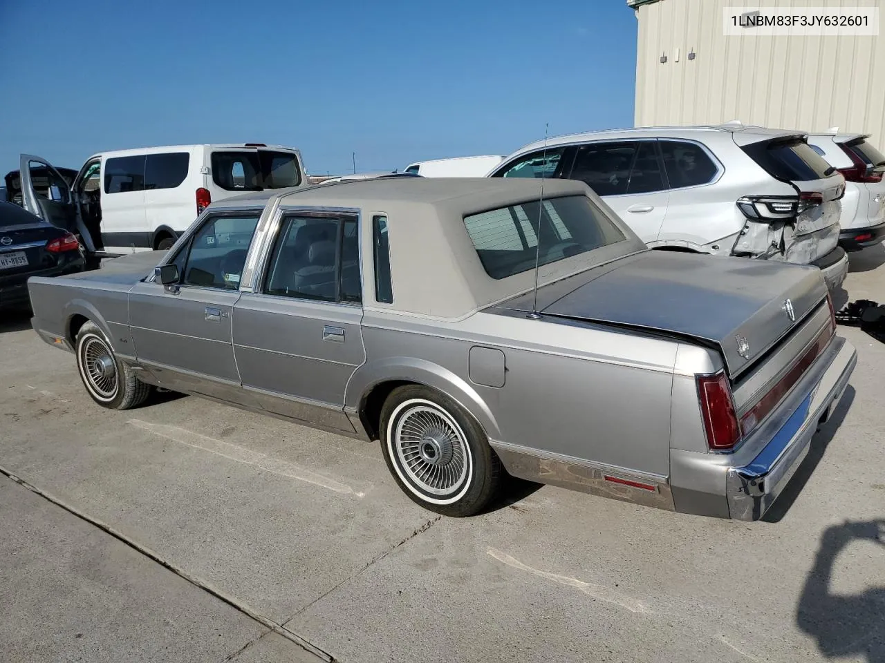 1988 Lincoln Town Car Cartier VIN: 1LNBM83F3JY632601 Lot: 54191074