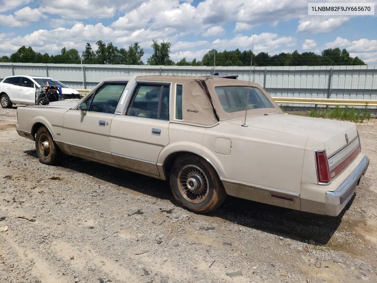 1LNBM82F9JY665670 1988 Lincoln Town Car Signature