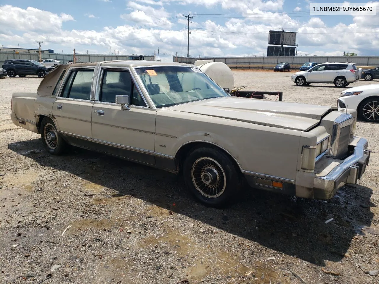 1988 Lincoln Town Car Signature VIN: 1LNBM82F9JY665670 Lot: 56494904