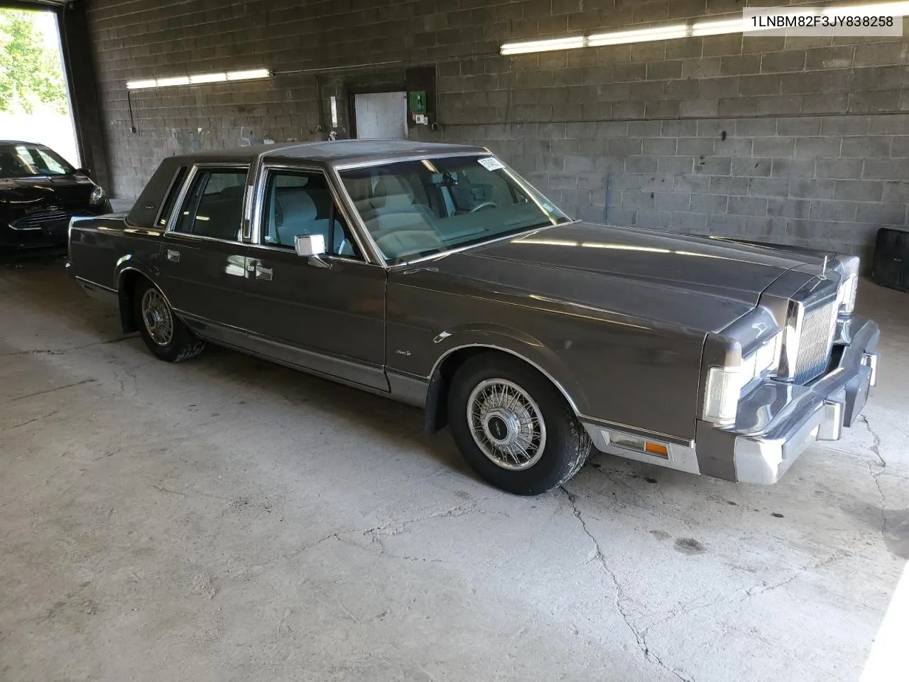 1LNBM82F3JY838258 1988 Lincoln Town Car Signature