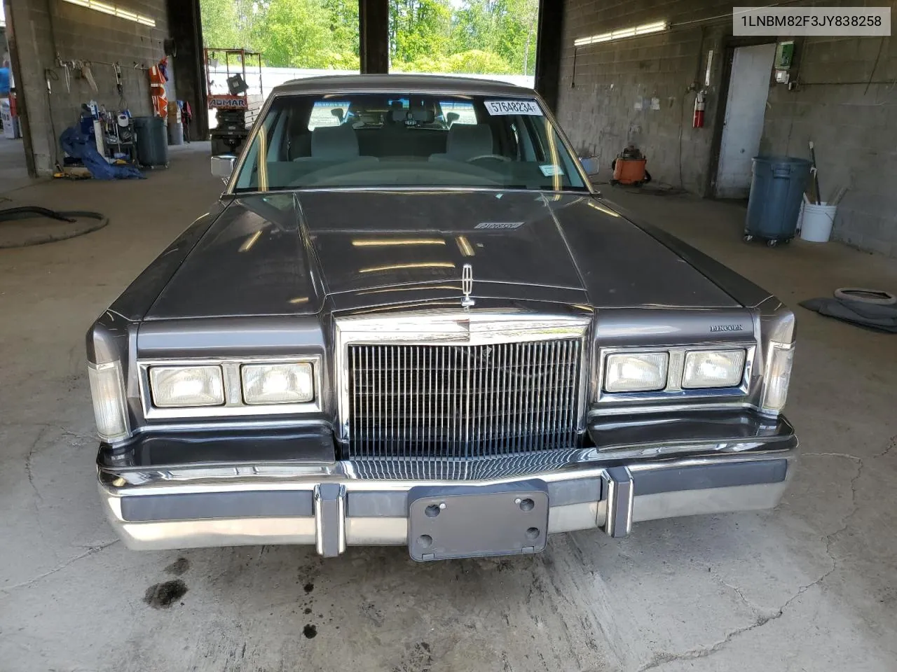 1LNBM82F3JY838258 1988 Lincoln Town Car Signature