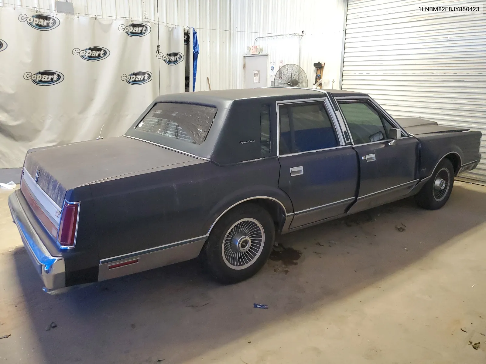 1LNBM82F8JY850423 1988 Lincoln Town Car Signature