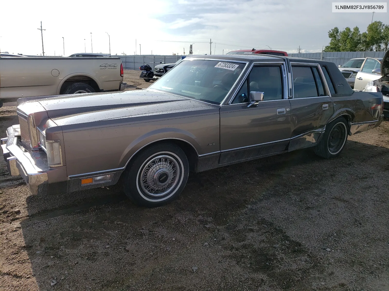 1LNBM82F3JY856789 1988 Lincoln Town Car Signature