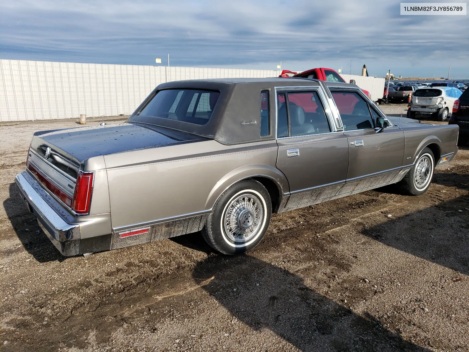 1LNBM82F3JY856789 1988 Lincoln Town Car Signature