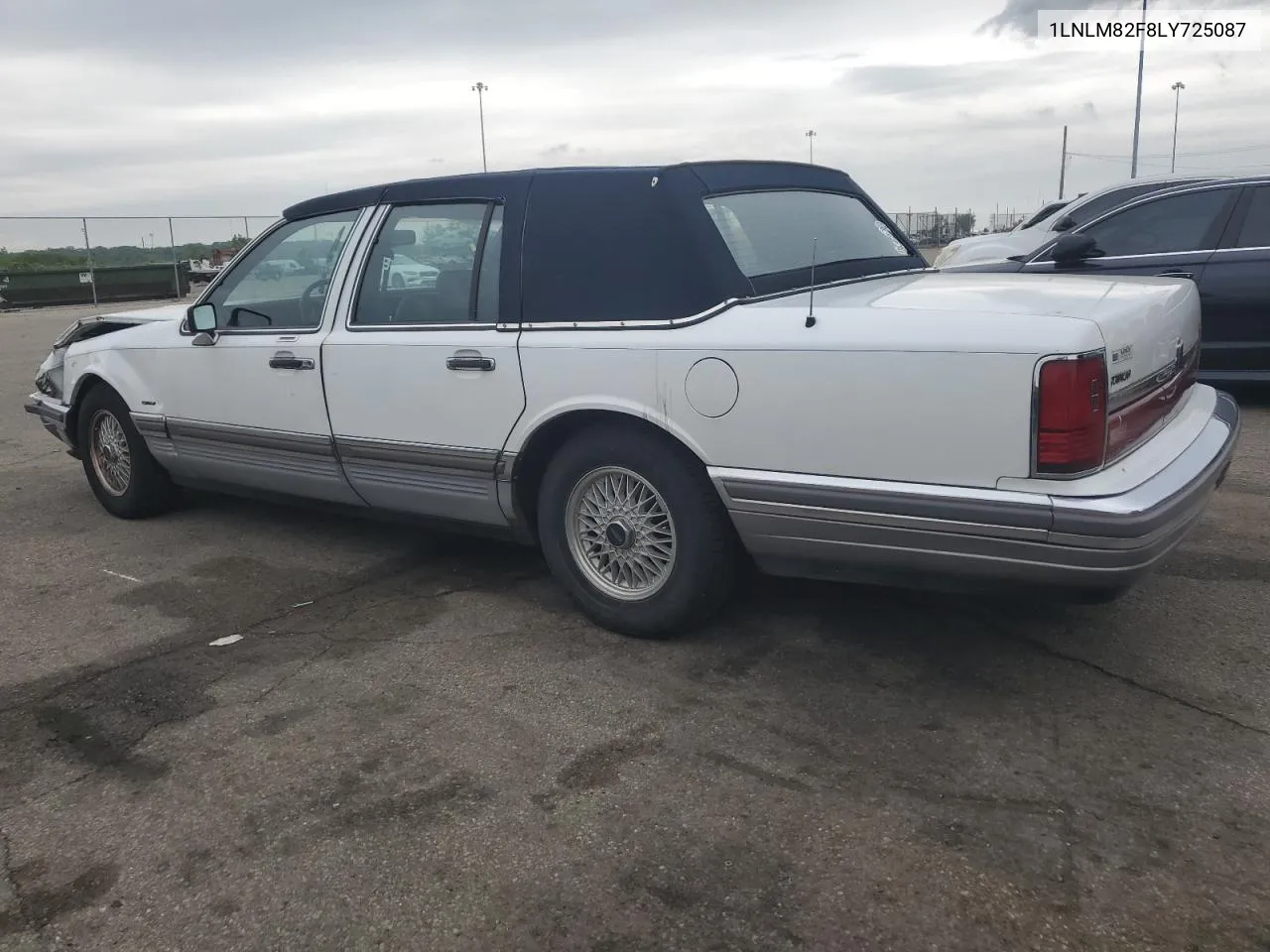 1990 Lincoln Town Car Signature VIN: 1LNLM82F8LY725087 Lot: 52136344