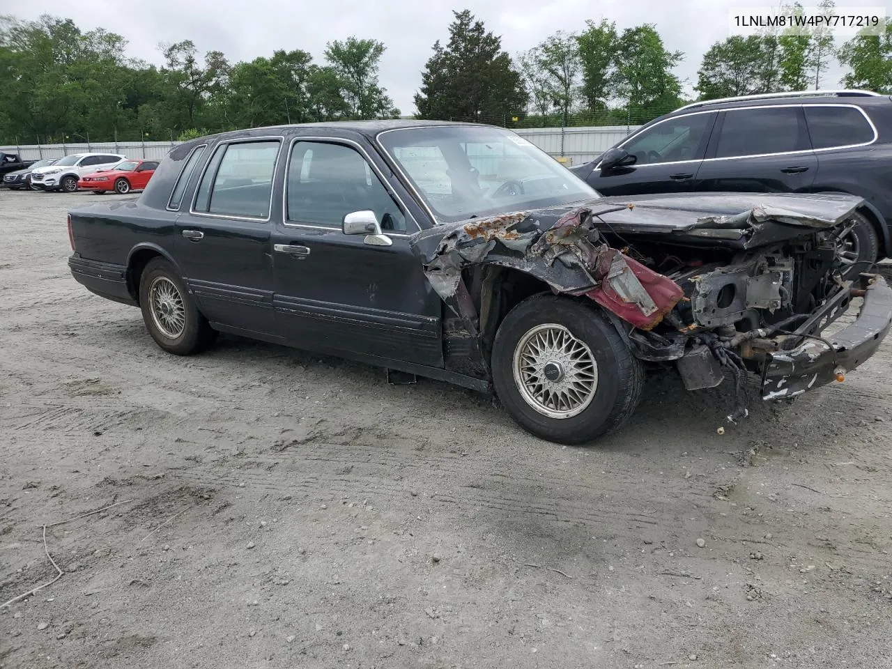 1LNLM81W4PY717219 1993 Lincoln Town Car Executive