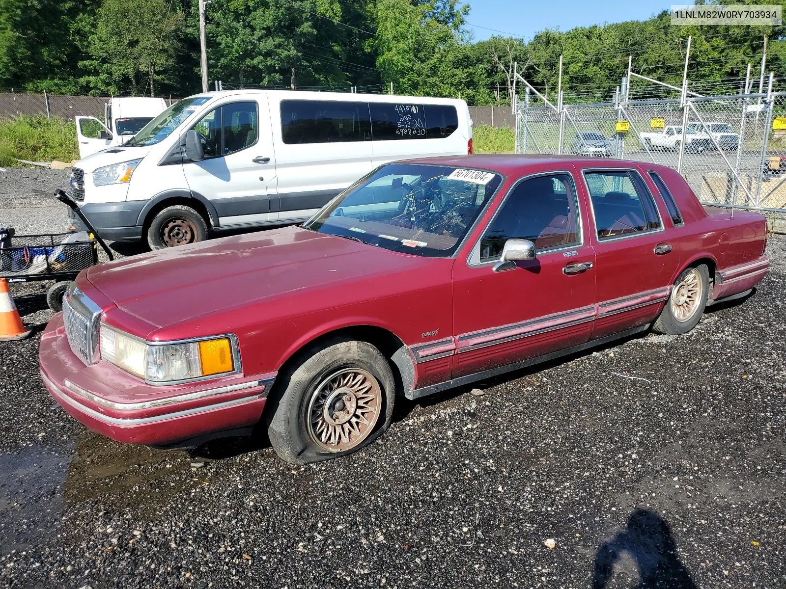 1LNLM82W0RY703934 1994 Lincoln Town Car Signature