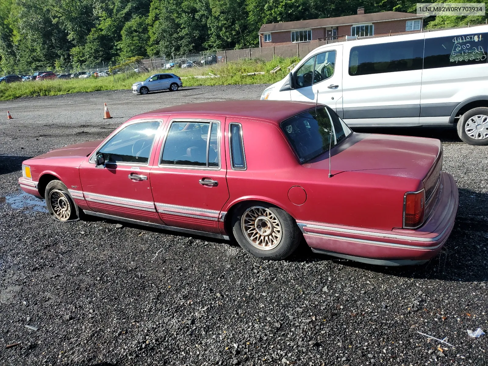 1994 Lincoln Town Car Signature VIN: 1LNLM82W0RY703934 Lot: 66701304