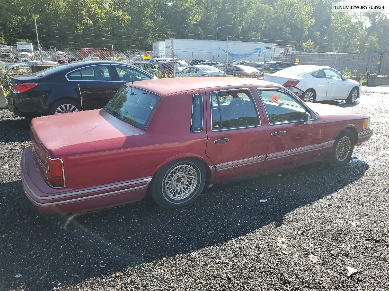 1LNLM82W0RY703934 1994 Lincoln Town Car Signature