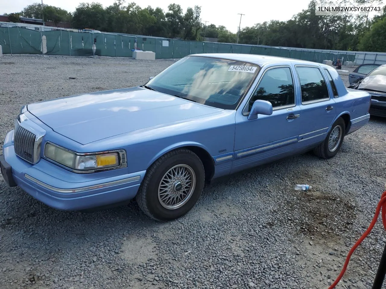 1995 Lincoln Town Car Signature VIN: 1LNLM82WXSY682743 Lot: 54258654