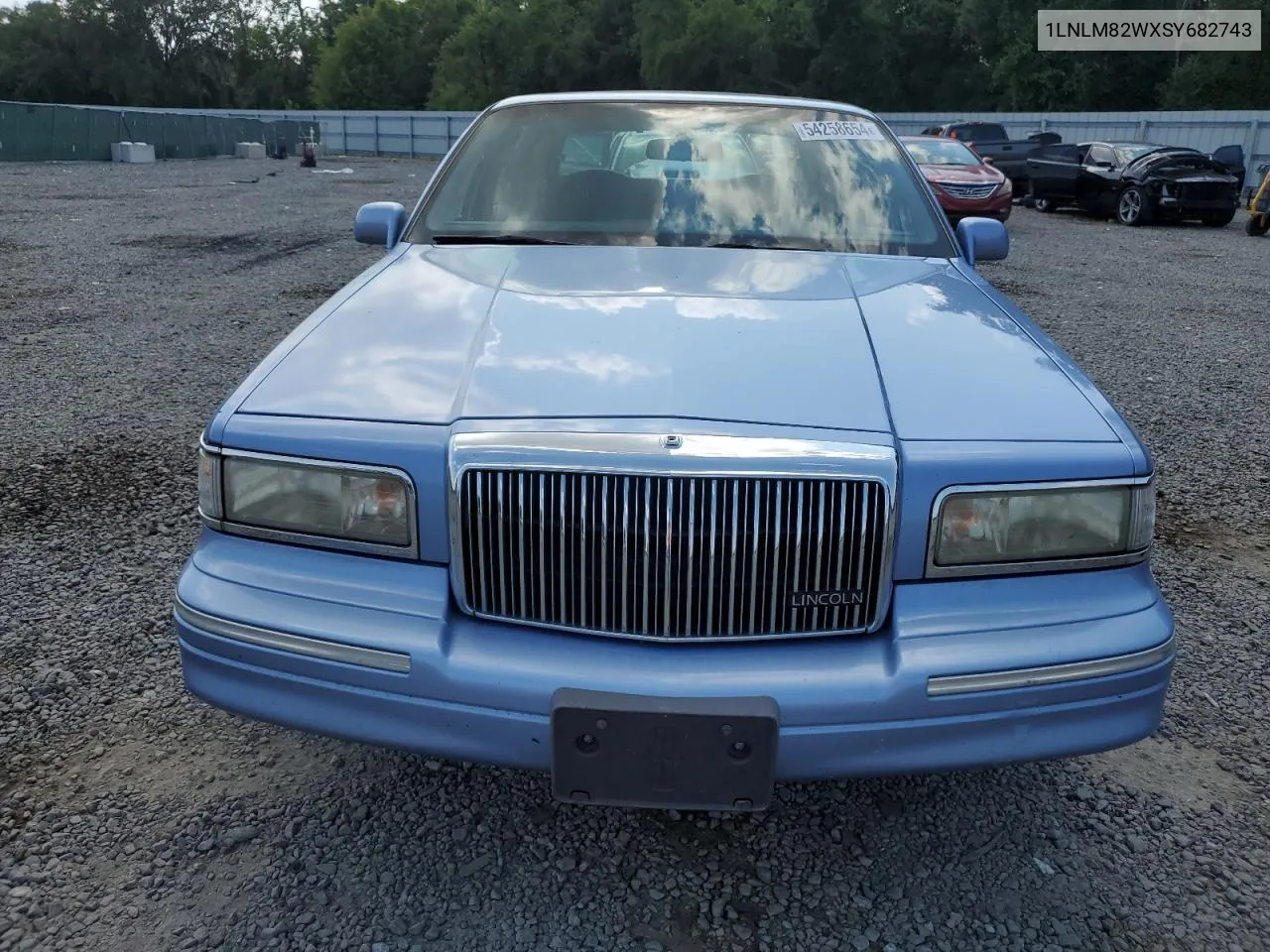 1995 Lincoln Town Car Signature VIN: 1LNLM82WXSY682743 Lot: 54258654