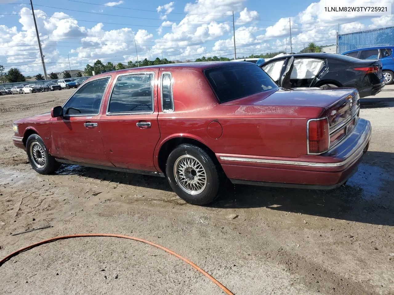 1996 Lincoln Town Car Signature VIN: 1LNLM82W3TY725921 Lot: 72569054