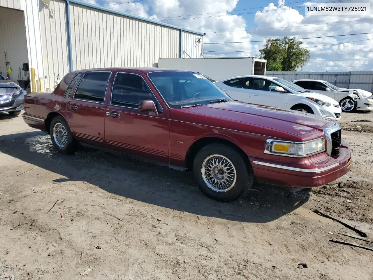 1LNLM82W3TY725921 1996 Lincoln Town Car Signature