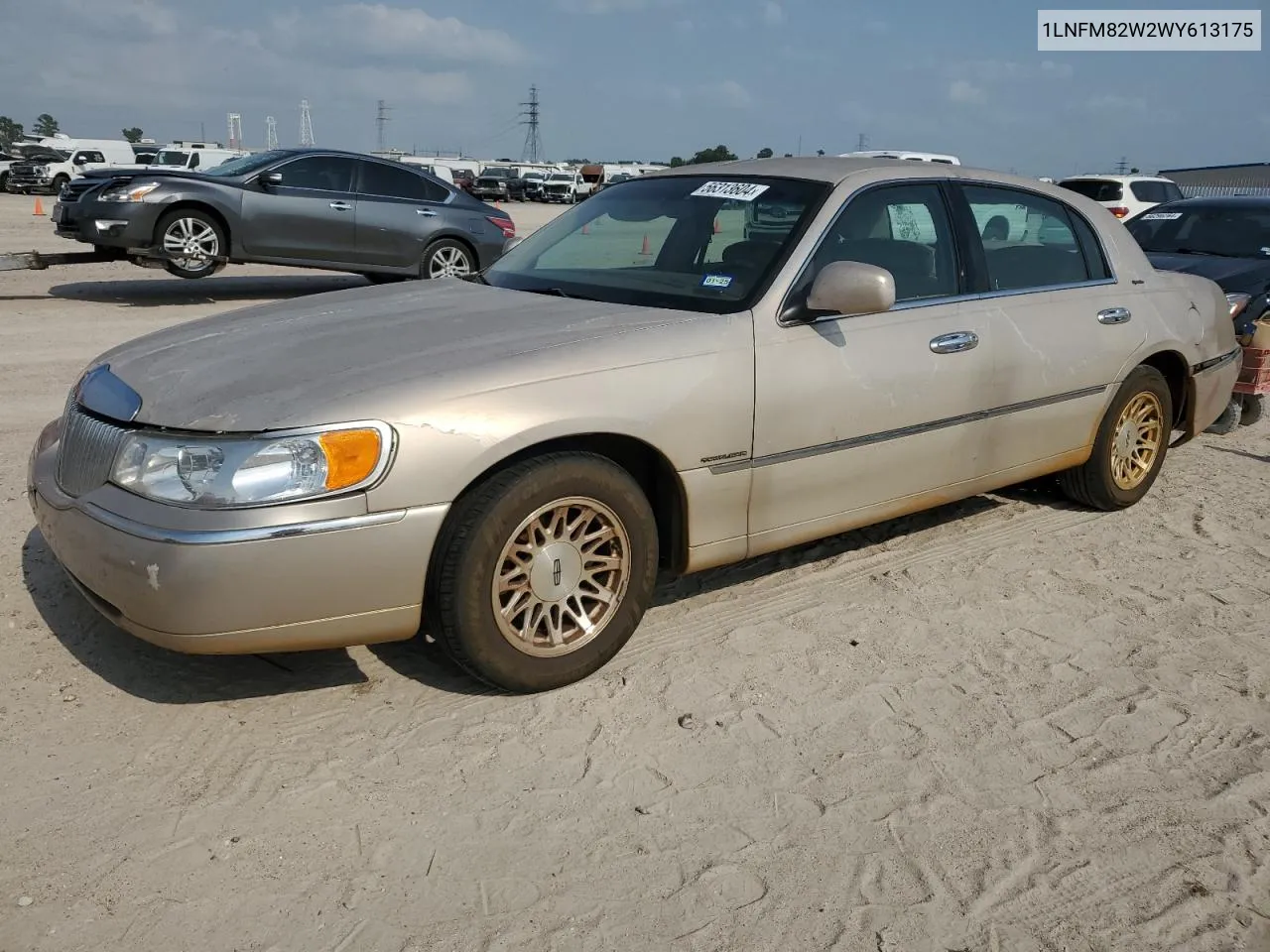 1998 Lincoln Town Car Signature VIN: 1LNFM82W2WY613175 Lot: 56313604