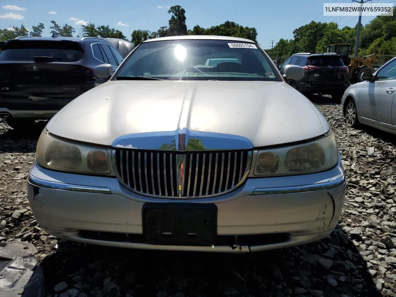 1LNFM82W8WY659352 1998 Lincoln Town Car Signature