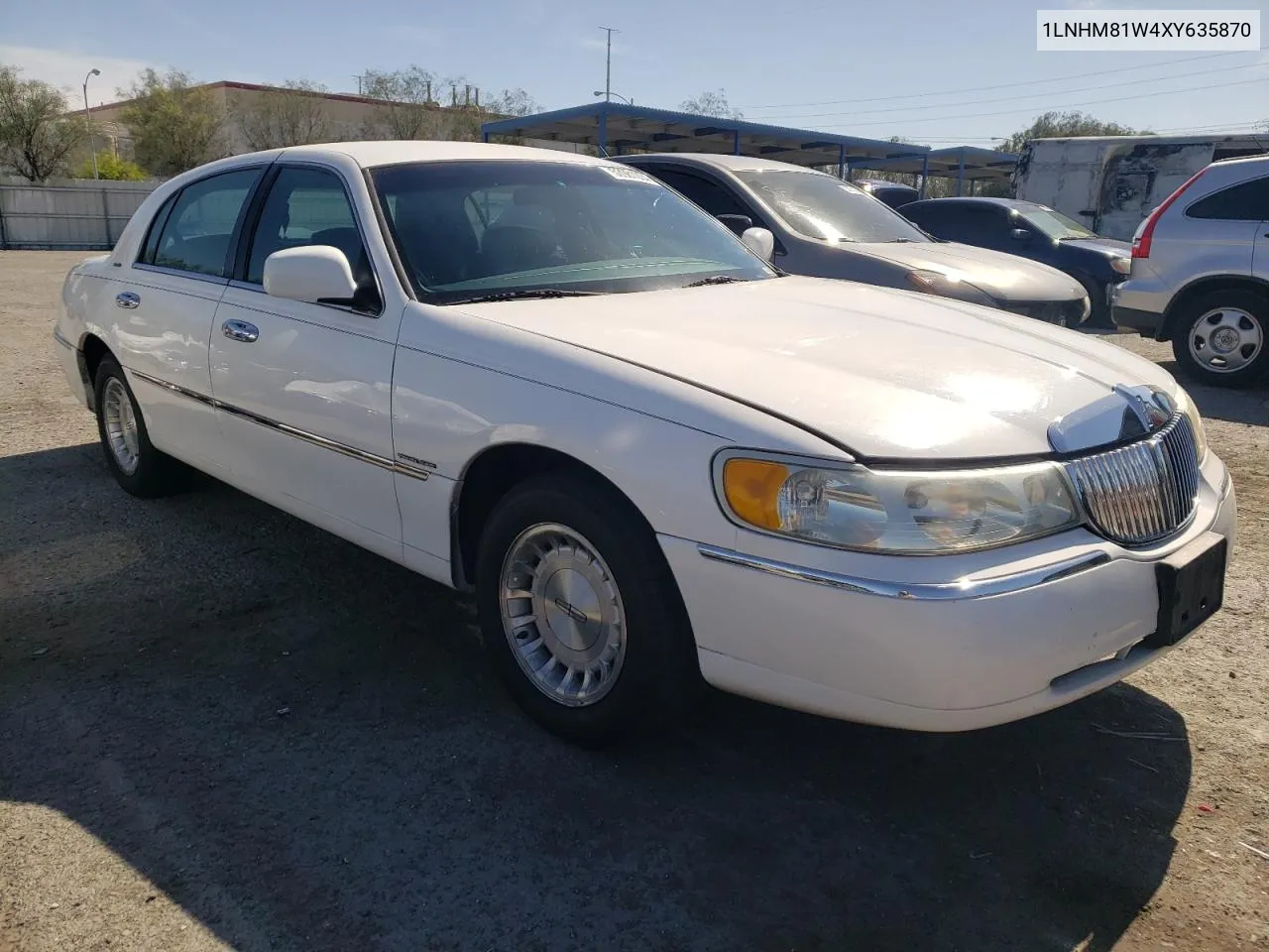 1999 Lincoln Town Car Executive VIN: 1LNHM81W4XY635870 Lot: 53981004