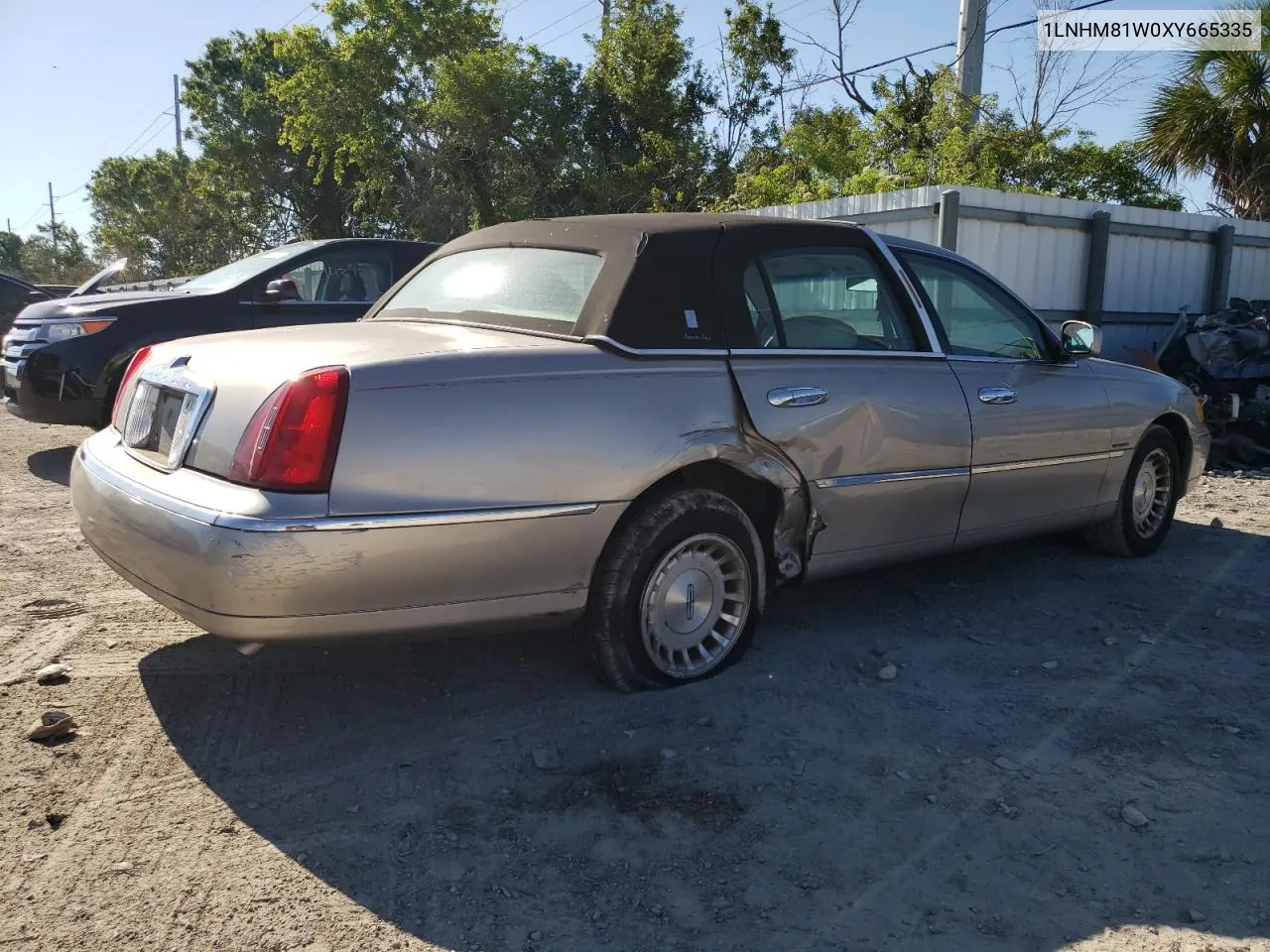 1999 Lincoln Town Car Executive VIN: 1LNHM81W0XY665335 Lot: 55339314