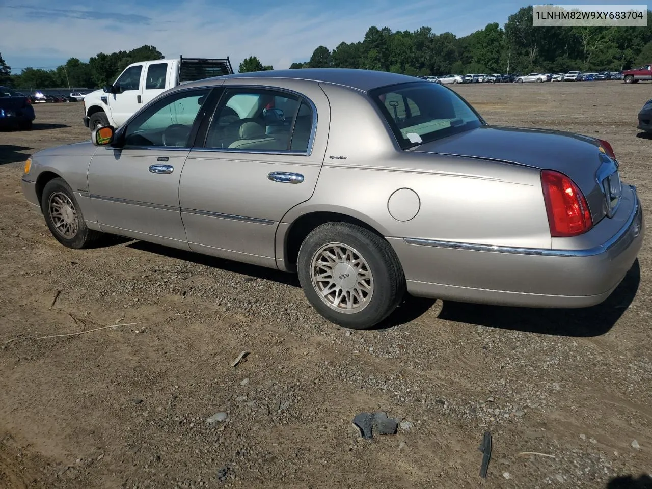 1999 Lincoln Town Car Signature VIN: 1LNHM82W9XY683704 Lot: 57867314