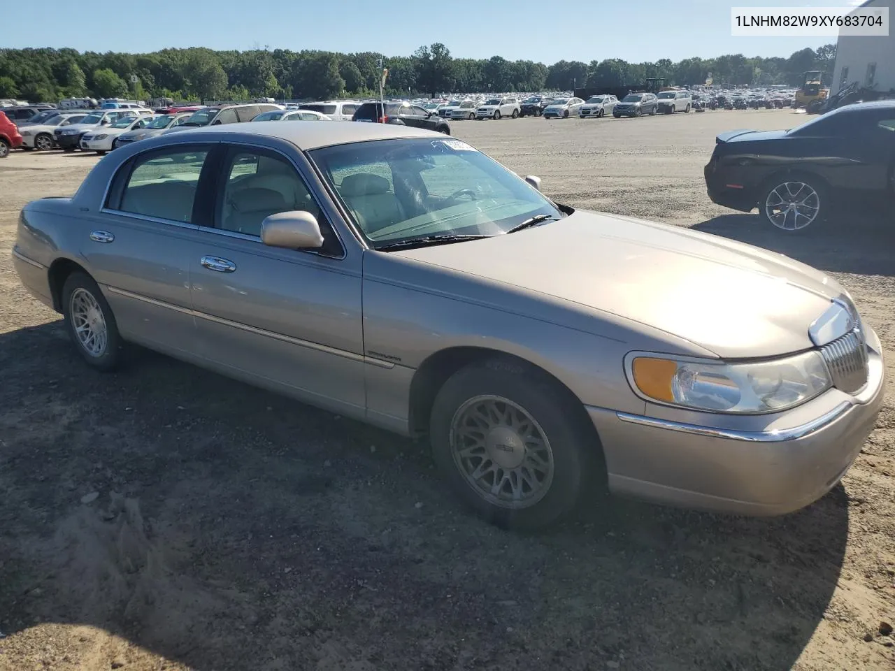 1999 Lincoln Town Car Signature VIN: 1LNHM82W9XY683704 Lot: 57867314