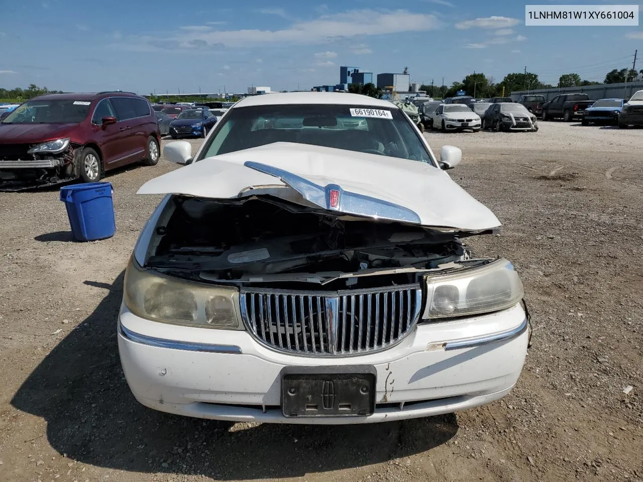 1999 Lincoln Town Car Executive VIN: 1LNHM81W1XY661004 Lot: 66190164