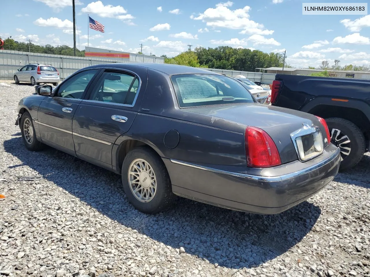 1999 Lincoln Town Car Signature VIN: 1LNHM82W0XY686183 Lot: 68095474