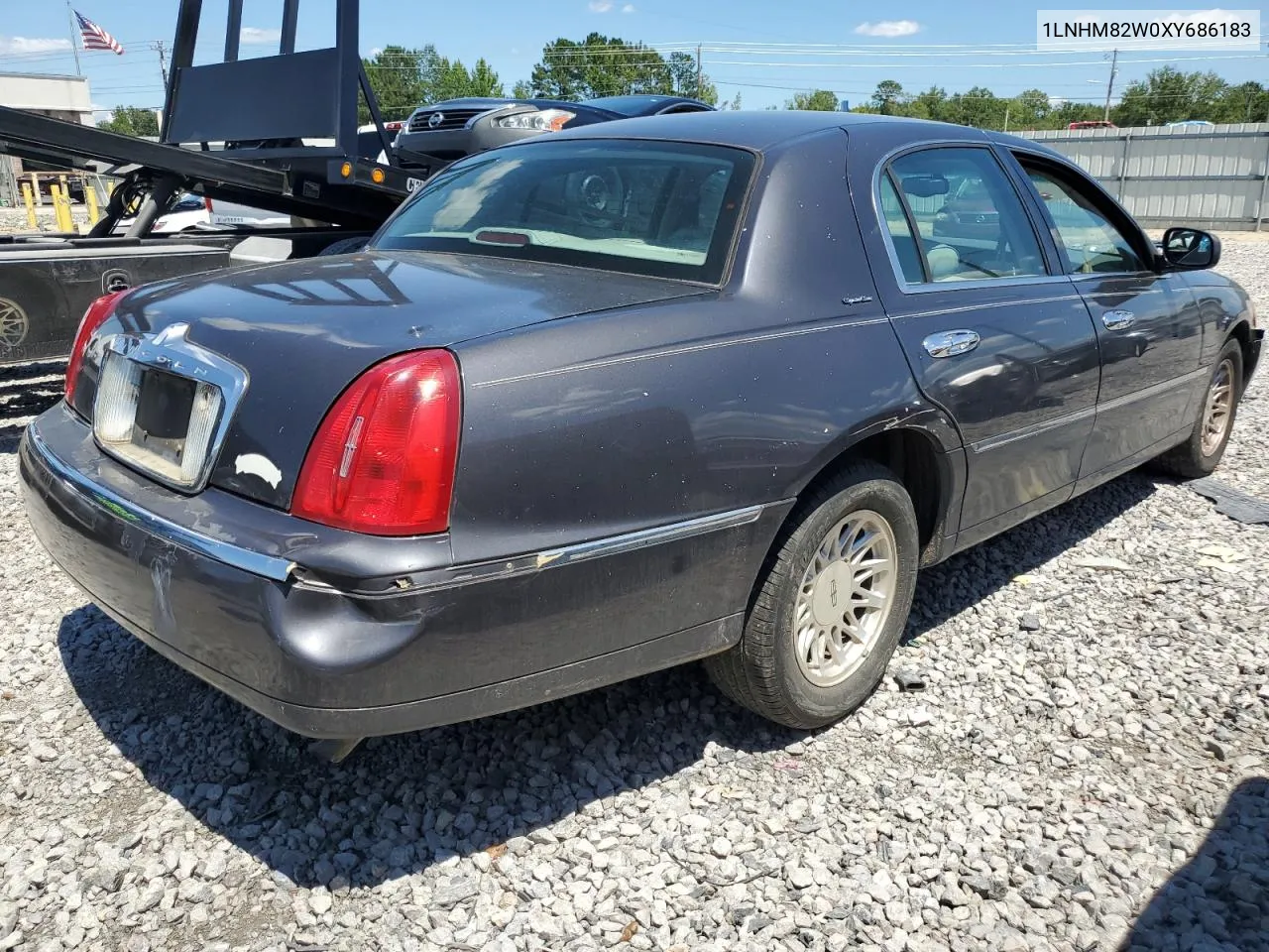 1999 Lincoln Town Car Signature VIN: 1LNHM82W0XY686183 Lot: 68095474