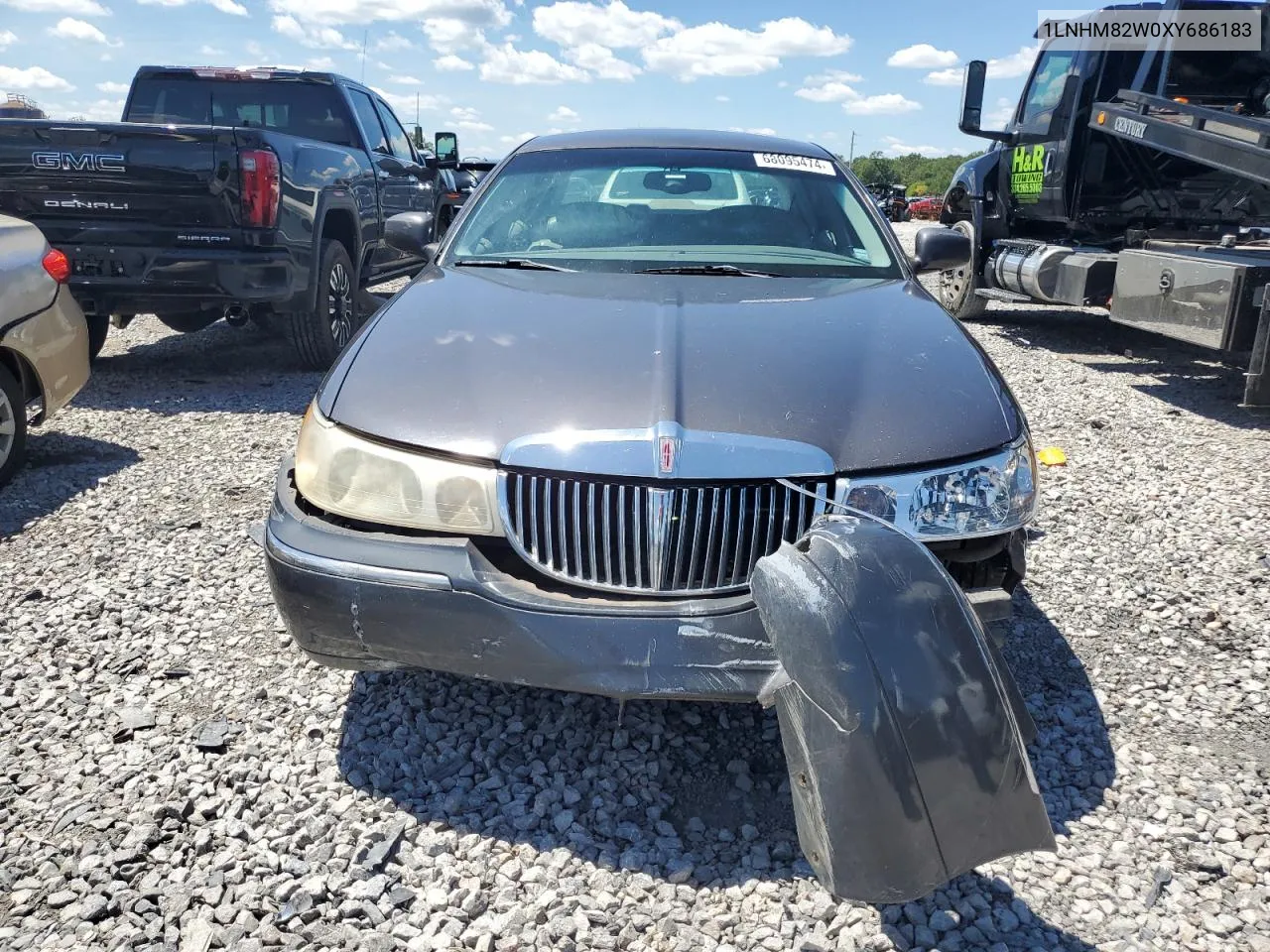 1999 Lincoln Town Car Signature VIN: 1LNHM82W0XY686183 Lot: 68095474