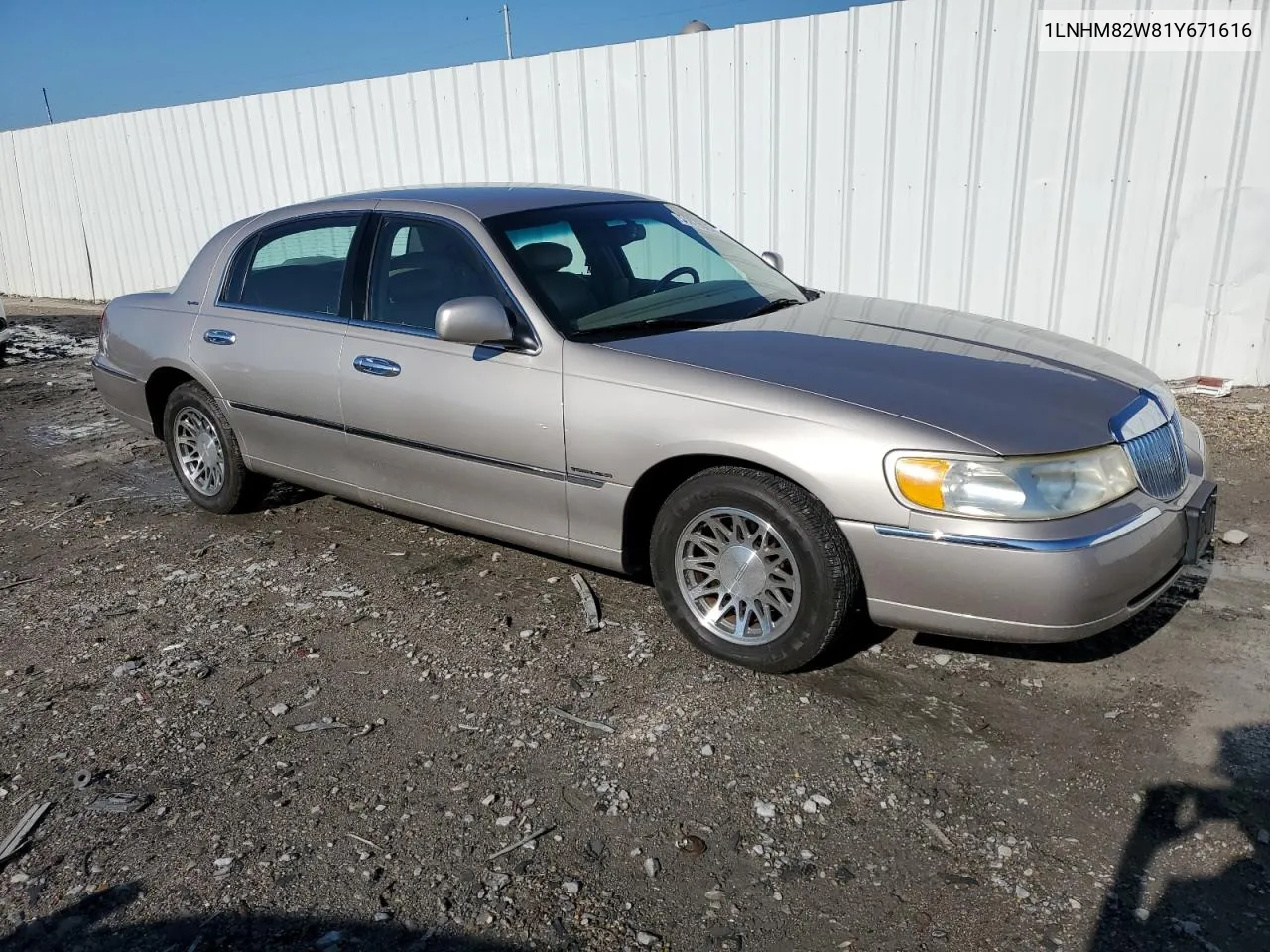 2001 Lincoln Town Car Signature VIN: 1LNHM82W81Y671616 Lot: 54878064