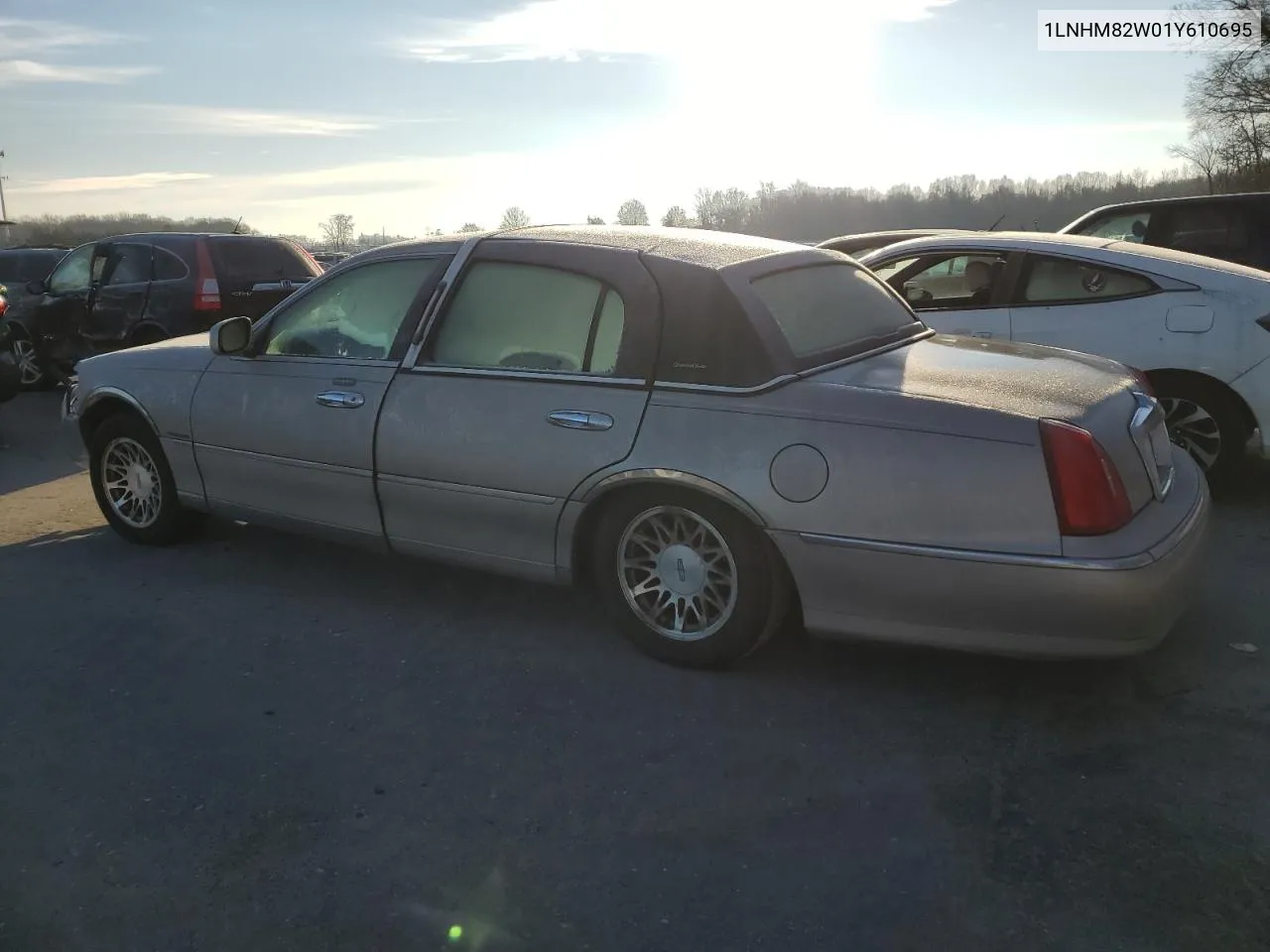 1LNHM82W01Y610695 2001 Lincoln Town Car Signature