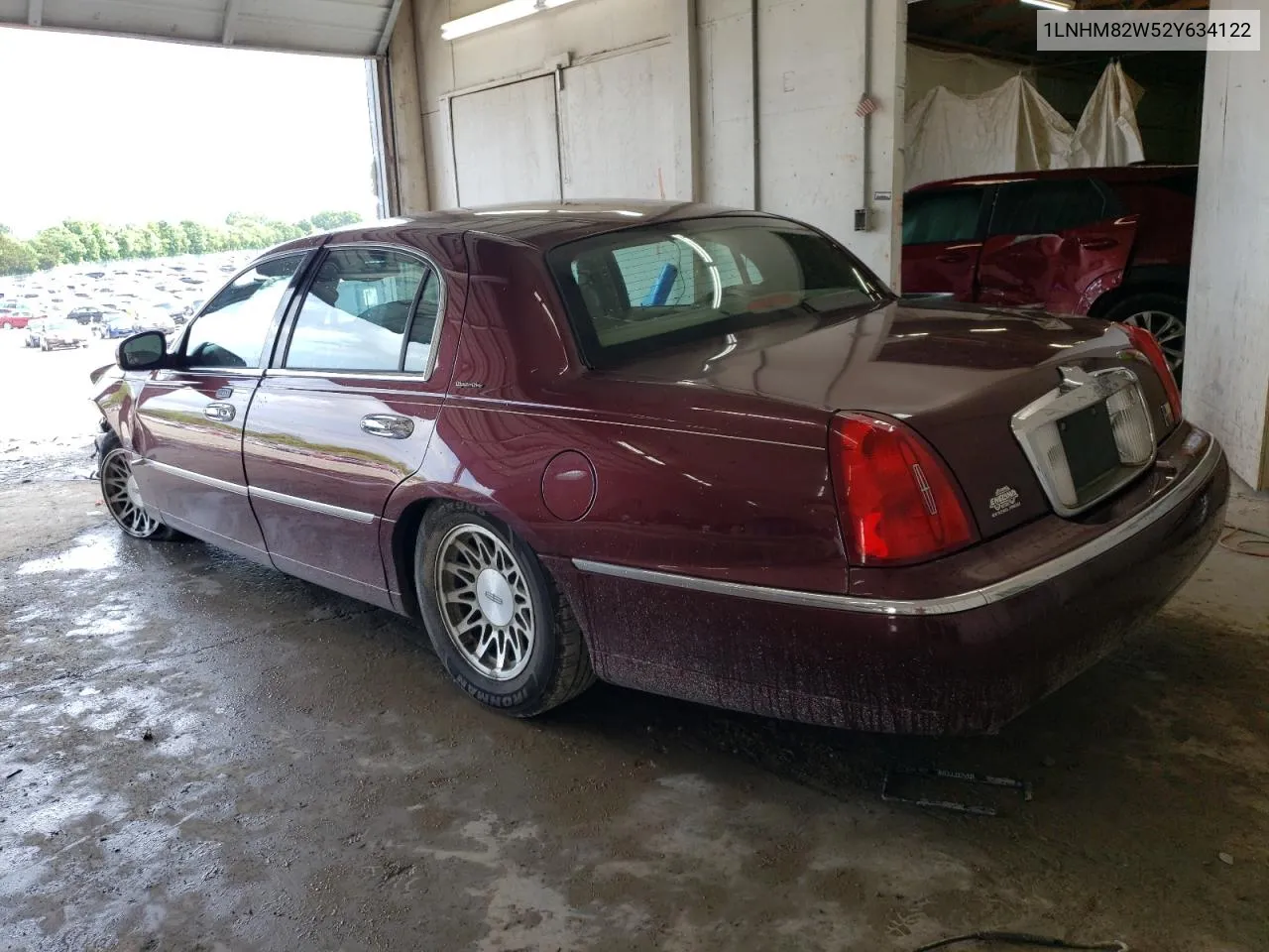 2002 Lincoln Town Car Signature VIN: 1LNHM82W52Y634122 Lot: 54010894