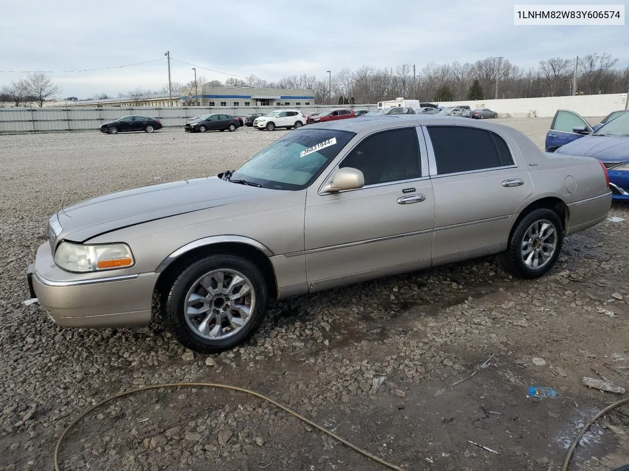 2003 Lincoln Town Car Signature VIN: 1LNHM82W83Y606574 Lot: 36831944