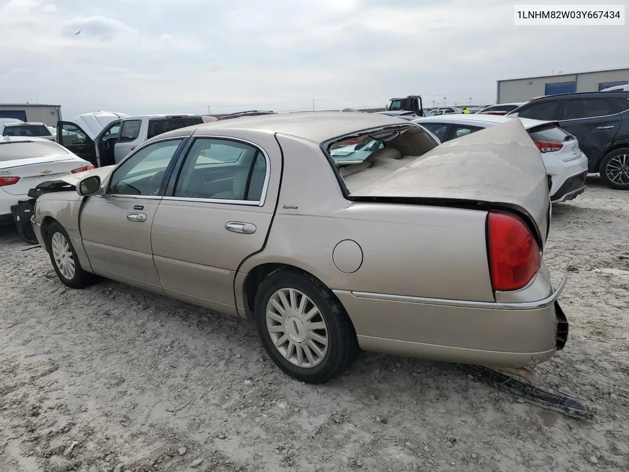 2003 Lincoln Town Car Signature VIN: 1LNHM82W03Y667434 Lot: 43079124