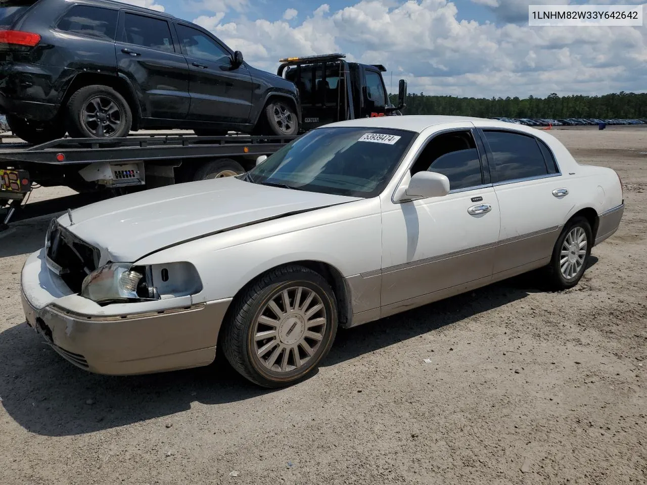 1LNHM82W33Y642642 2003 Lincoln Town Car Signature