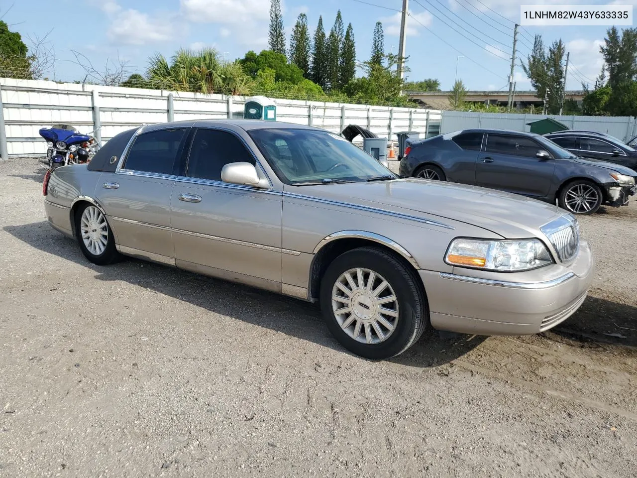 2003 Lincoln Town Car Signature VIN: 1LNHM82W43Y633335 Lot: 53996684