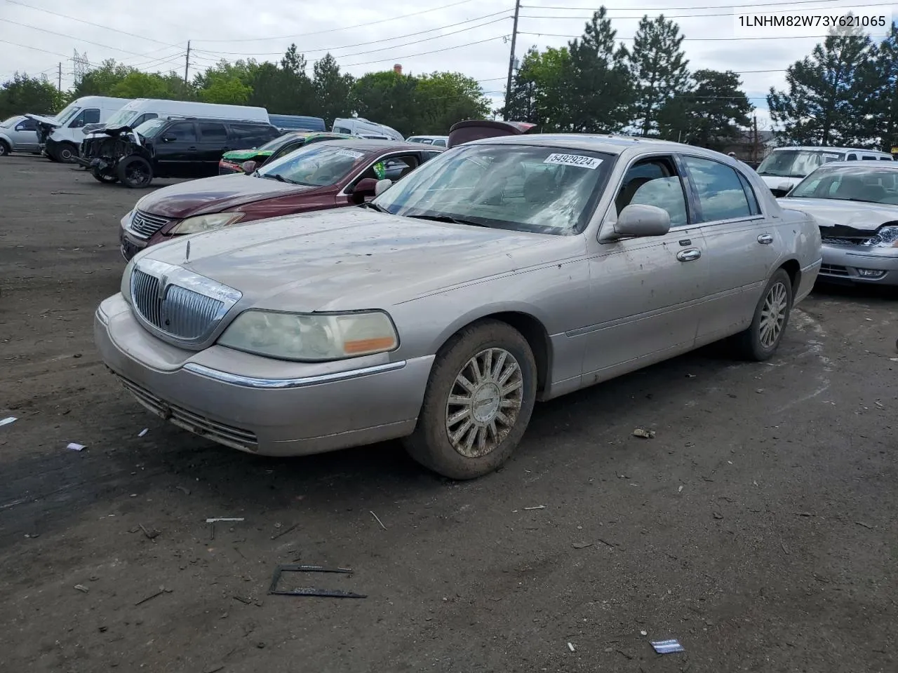 2003 Lincoln Town Car Signature VIN: 1LNHM82W73Y621065 Lot: 54929224