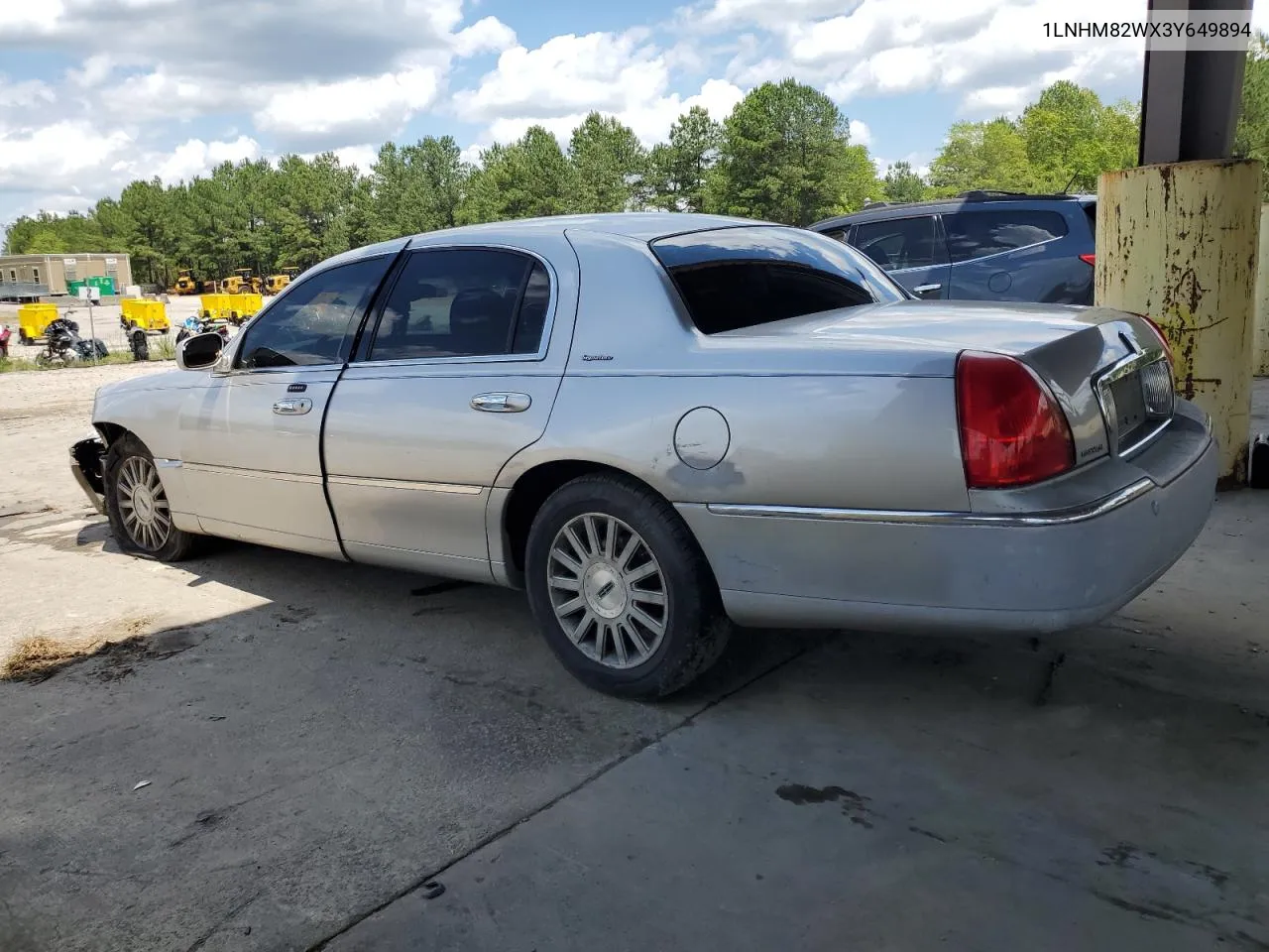 1LNHM82WX3Y649894 2003 Lincoln Town Car Signature