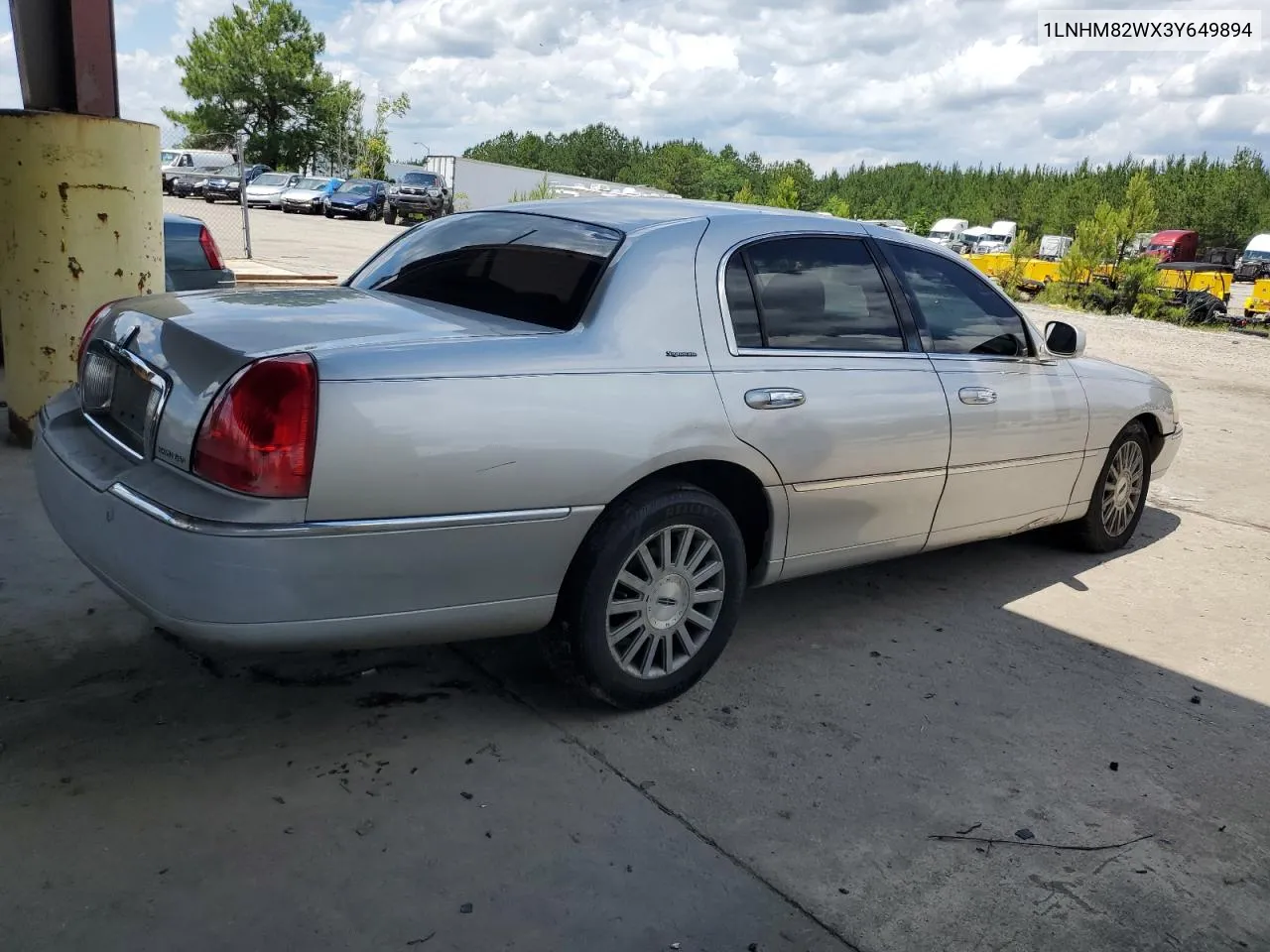 2003 Lincoln Town Car Signature VIN: 1LNHM82WX3Y649894 Lot: 55075314