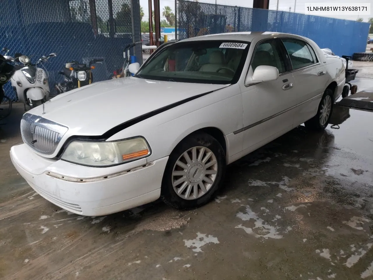 2003 Lincoln Town Car Executive VIN: 1LNHM81W13Y638171 Lot: 66089684