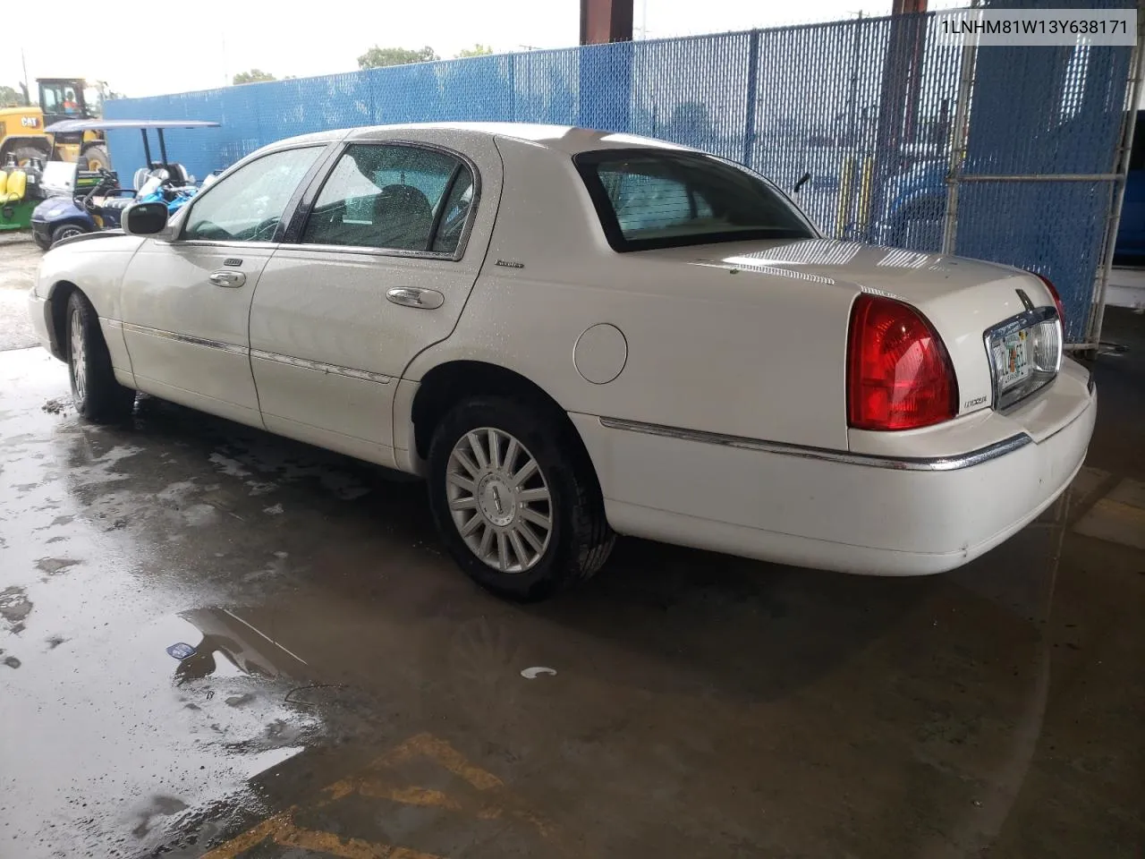 2003 Lincoln Town Car Executive VIN: 1LNHM81W13Y638171 Lot: 66089684