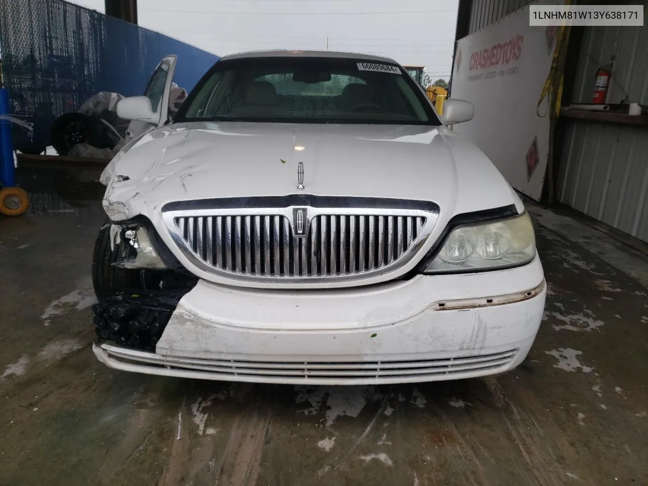 2003 Lincoln Town Car Executive VIN: 1LNHM81W13Y638171 Lot: 66089684