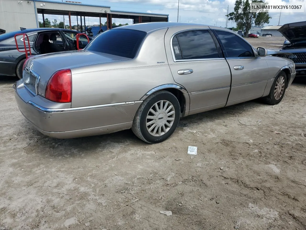 2003 Lincoln Town Car Executive VIN: 1LNHM81WX3Y610367 Lot: 68898224