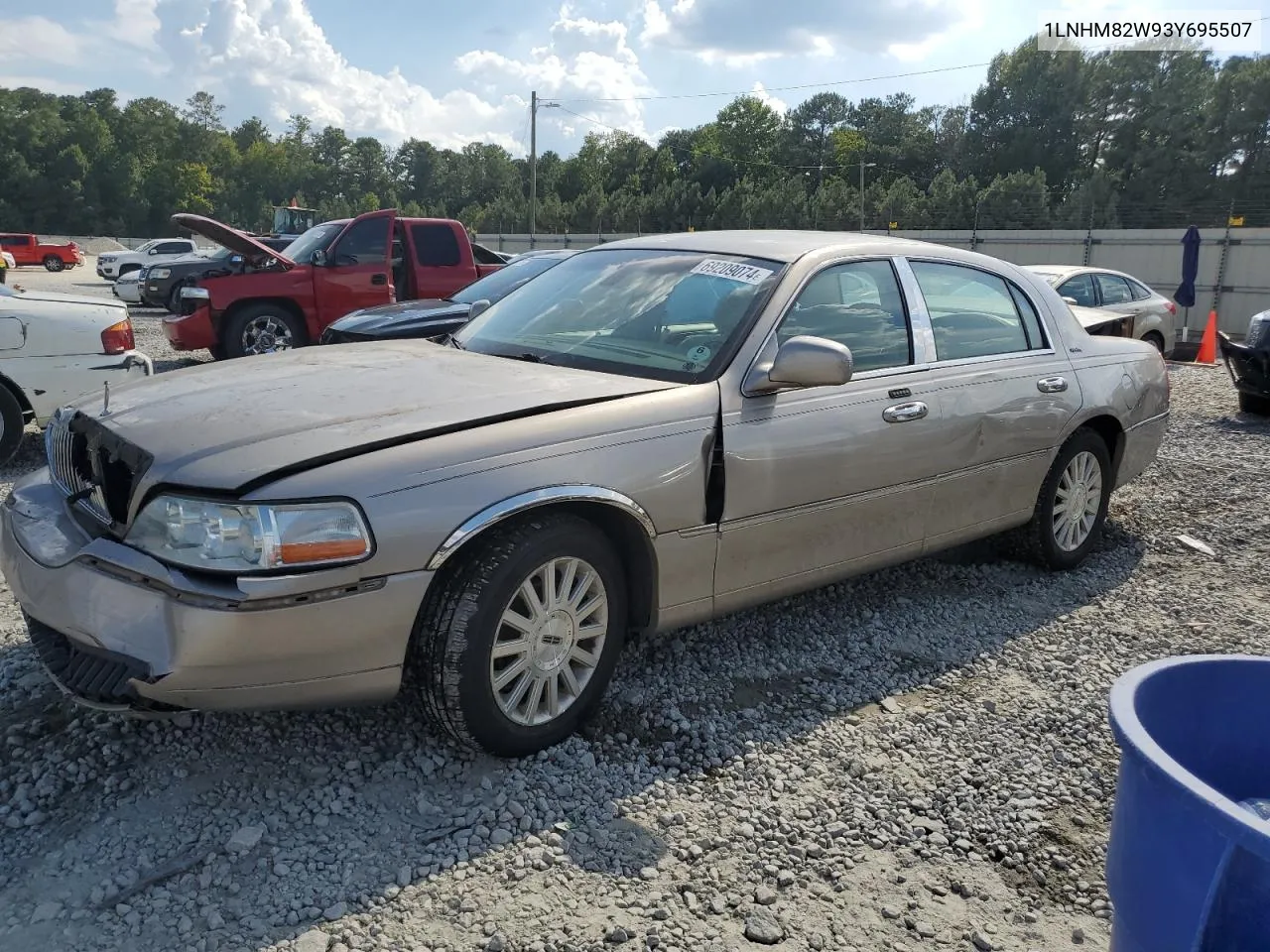 2003 Lincoln Town Car Signature VIN: 1LNHM82W93Y695507 Lot: 69209074