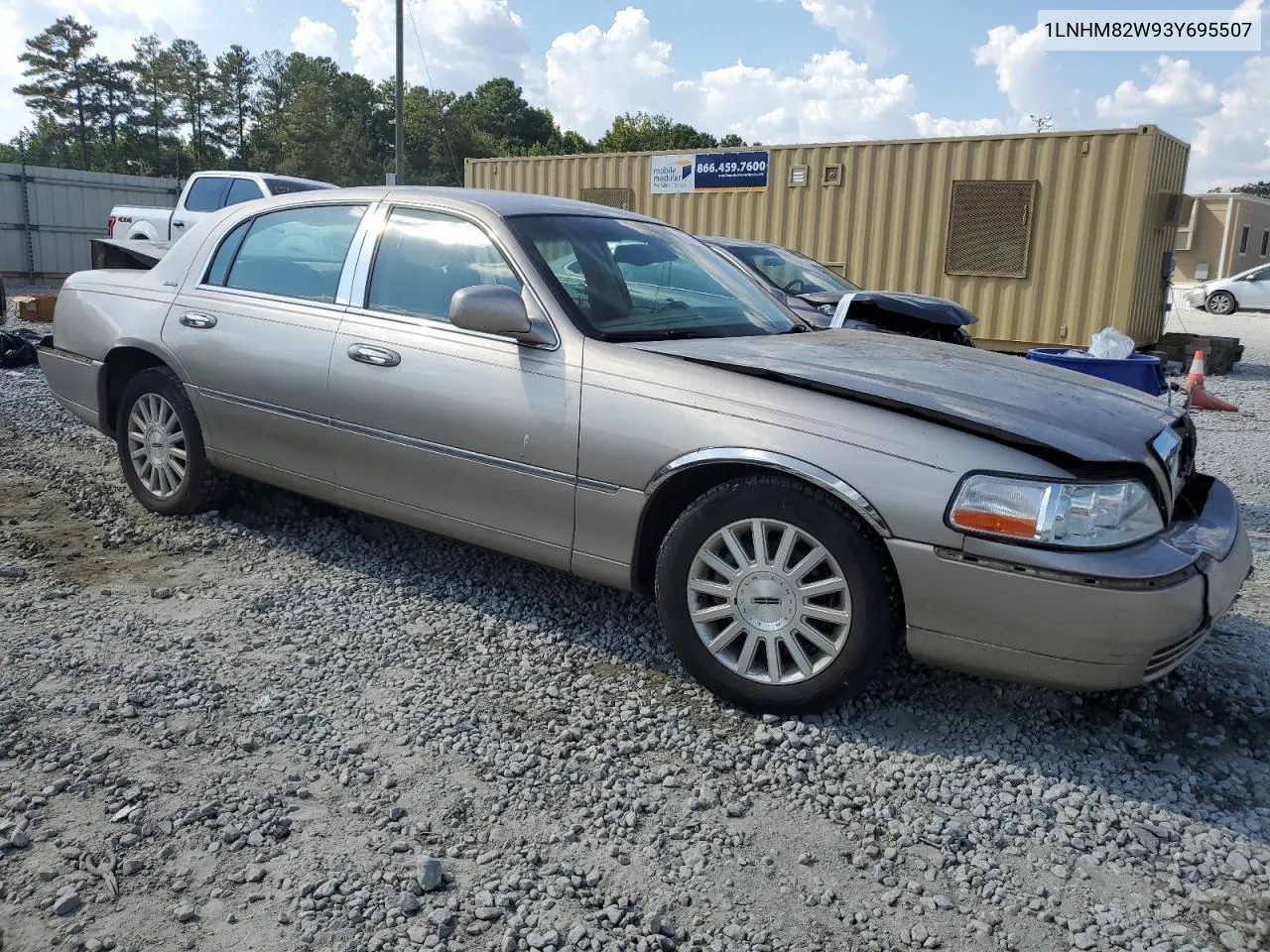 1LNHM82W93Y695507 2003 Lincoln Town Car Signature