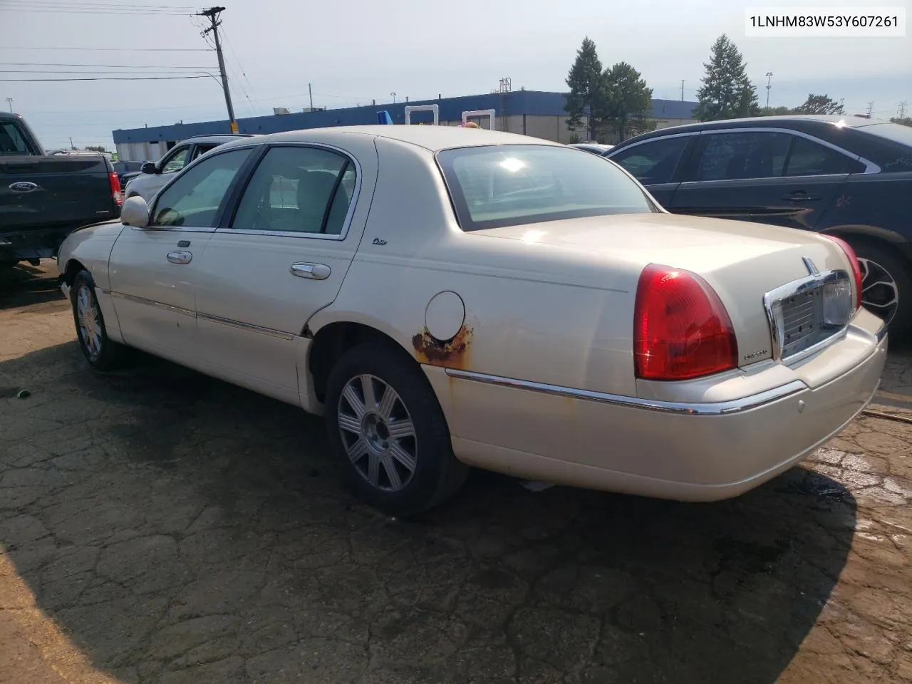 2003 Lincoln Town Car Cartier VIN: 1LNHM83W53Y607261 Lot: 69586104