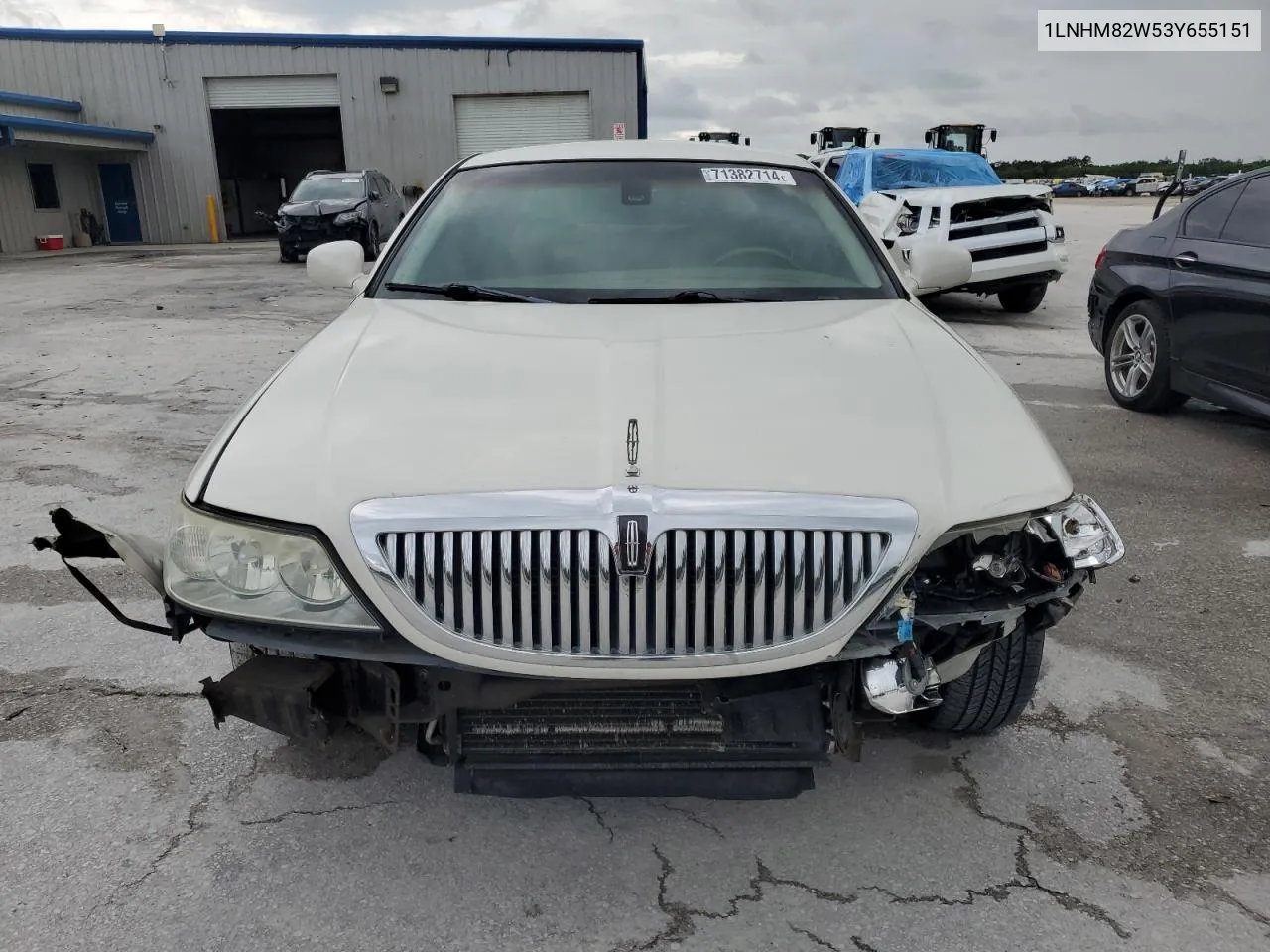 2003 Lincoln Town Car Signature VIN: 1LNHM82W53Y655151 Lot: 71382714