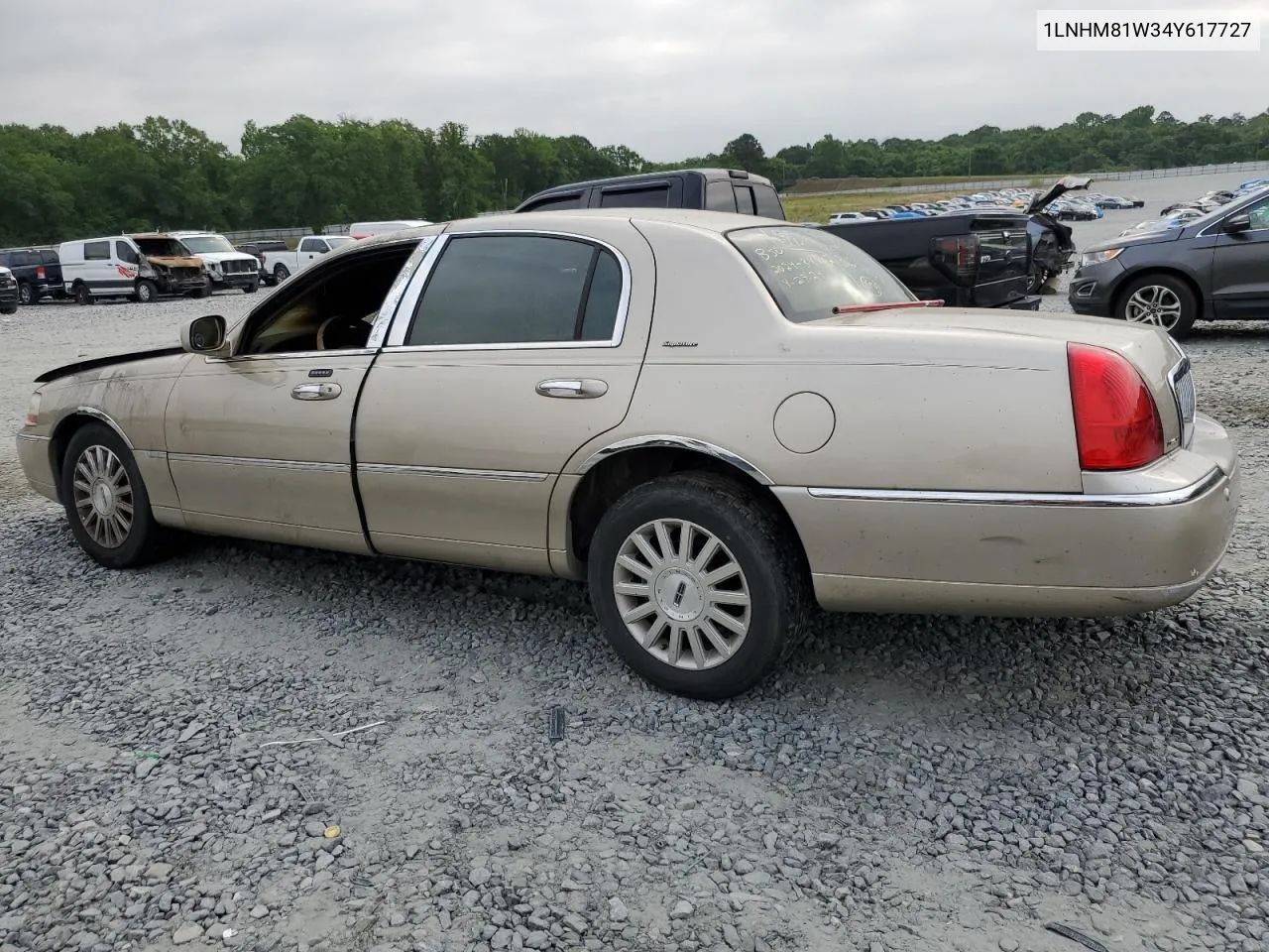 2004 Lincoln Town Car Executive VIN: 1LNHM81W34Y617727 Lot: 54001074