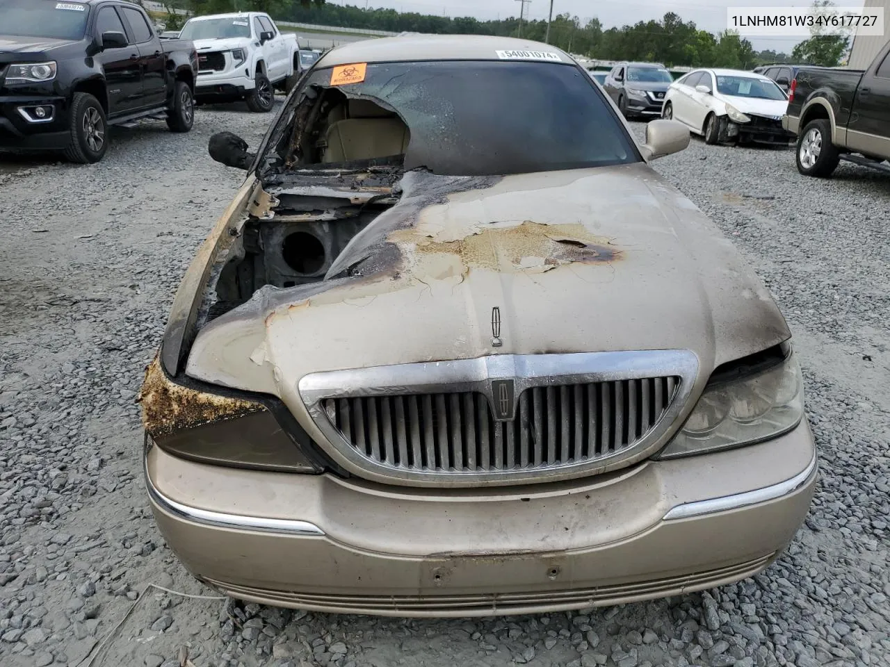 2004 Lincoln Town Car Executive VIN: 1LNHM81W34Y617727 Lot: 54001074