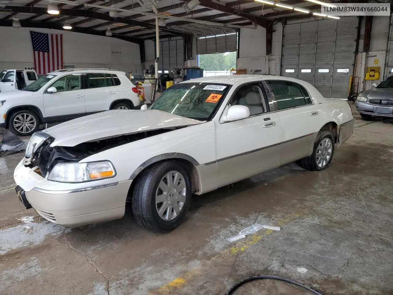 2004 Lincoln Town Car Ultimate VIN: 1LNHM83W34Y668044 Lot: 55448634