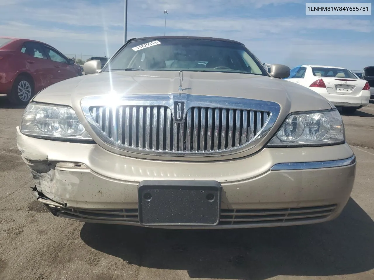 2004 Lincoln Town Car Executive VIN: 1LNHM81W84Y685781 Lot: 71829314