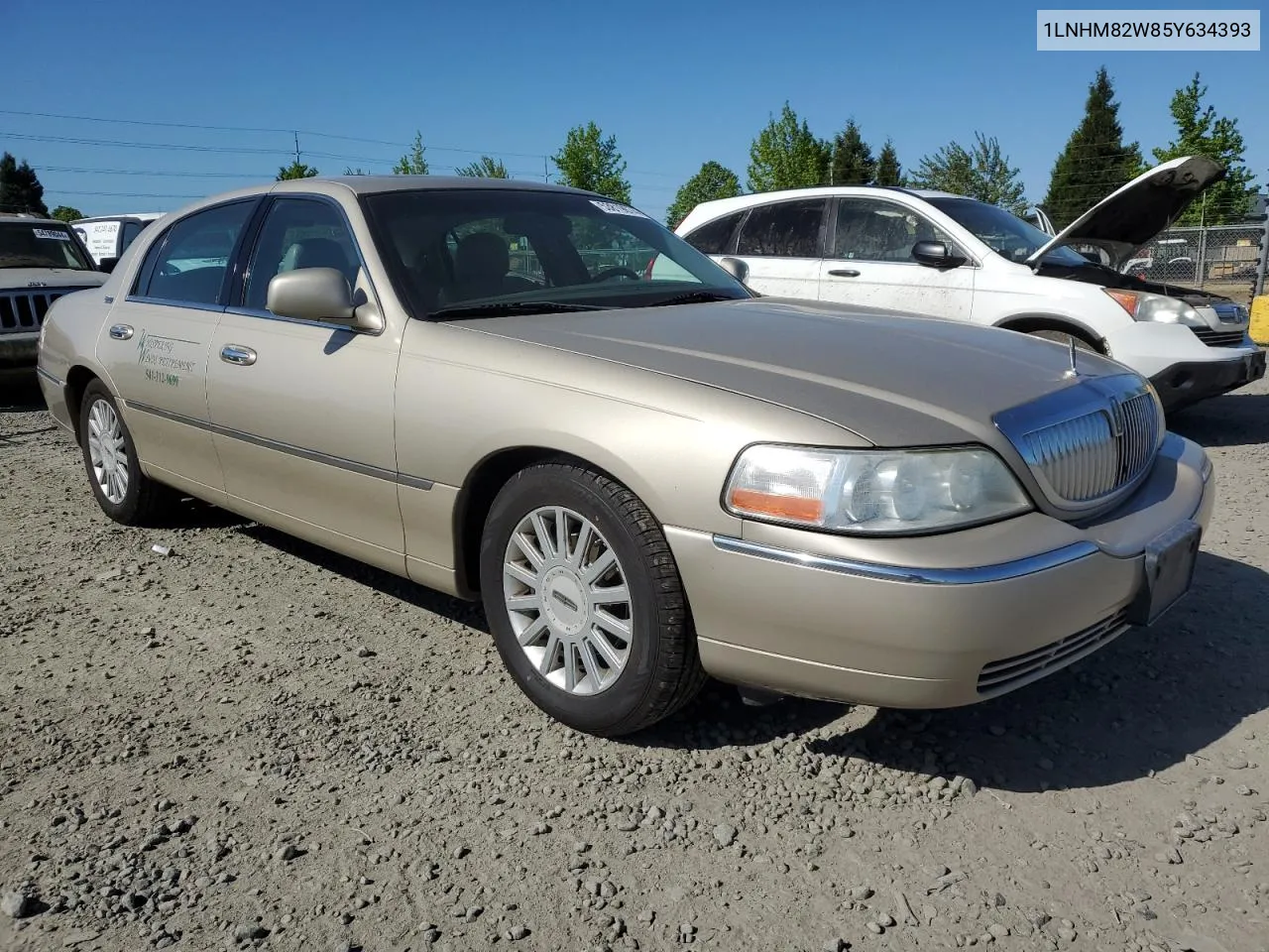 1LNHM82W85Y634393 2005 Lincoln Town Car Signature Limited